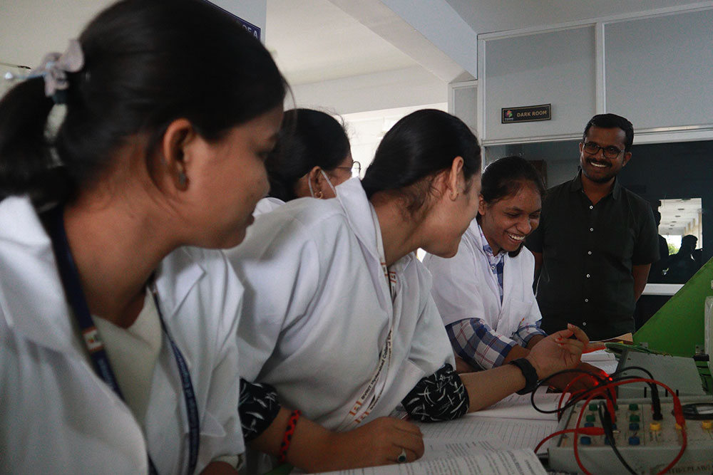applied-physics-lab-1-bsh-bvrit-hyderabad-college-for-engineering-for-women